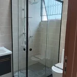 SHOWER SCREEN (CHROME/BLACK)