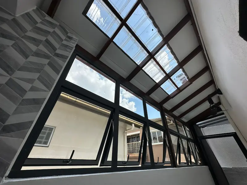 TOP HUNG WINDOW